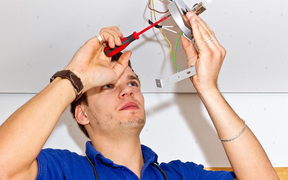 taux horaire électricien Saint-Maurice